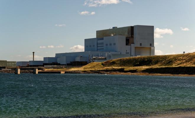 海岸上的Torness核电站